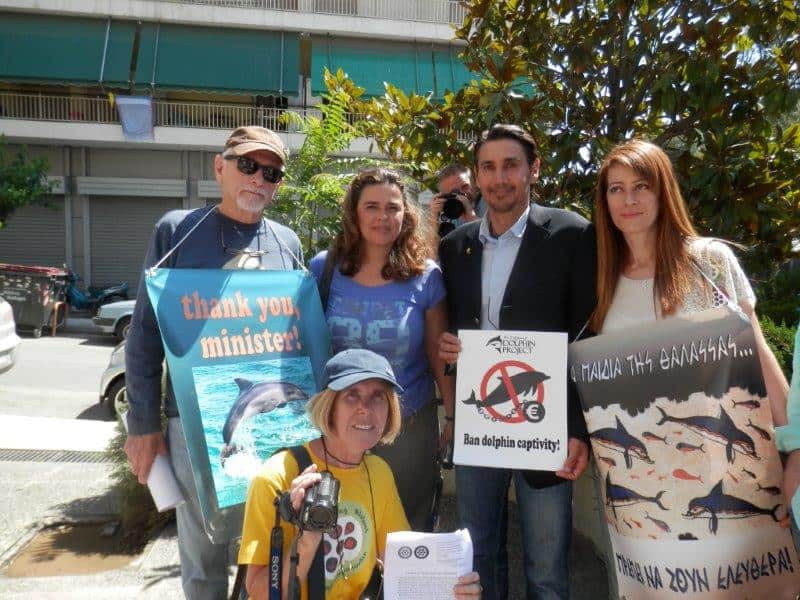 Ελευθερία στα Δελφίνια των Ωκεανών – Υπόσχεση του Υπουργού για Κατάργηση της Αιχμαλωσίας των Δελφινιών στην Ελλάδα