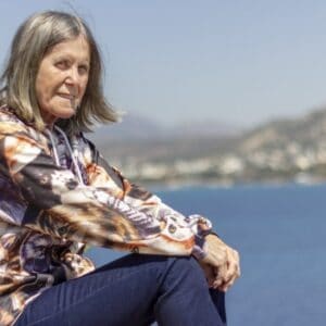Τίνα Κασιδόκωστα, o φύλακας άγγελος των αδέσποτων της Βουλιαγμένης. Συνέντευξη Παγκόσμια Ημέρα Αδέσποτων Ζώων