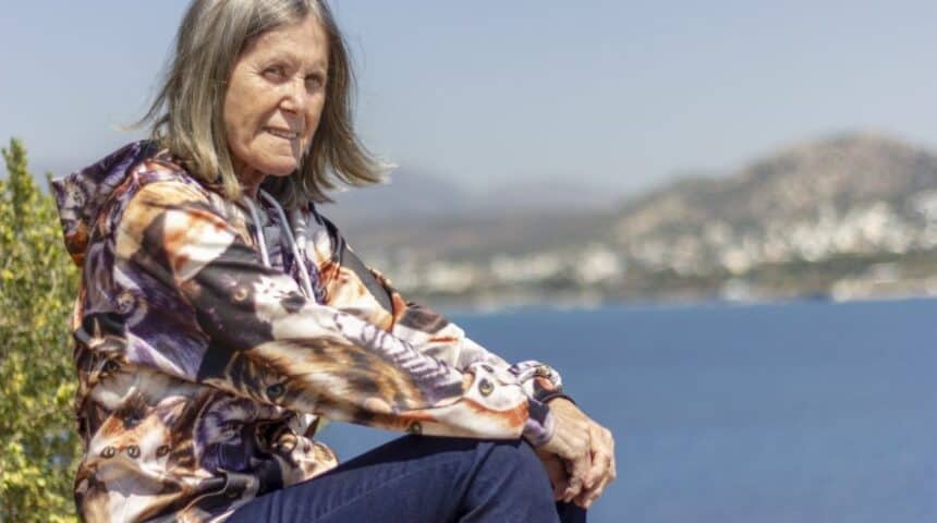 tina-kasidokosta-1-885x590 Τίνα Κασιδόκωστα, o φύλακας άγγελος των αδέσποτων της Βουλιαγμένης. Συνέντευξη Παγκόσμια Ημέρα Αδέσποτων Ζώων