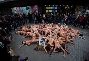 Ο Στάβλος Της Ευρώπης Η Ελλάδα Για Τη Γούνα. Αντιδράσεις Κατοίκων Και Ασφαλιστικά Μέτρα – The Stables of Europe Greece For Fur. Residents’ Reactions and Precautionary Measures.